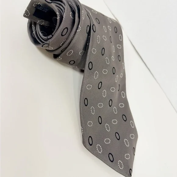Vintage Burberrys Patterned Gray Tie with Solid Dark Gray and Dotted White Ovals - Picture 2 of 11
